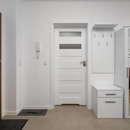 Apartment Kamienna Krzyki With Free Garage Wroclaw By Noclegi Renters Exterior photo
